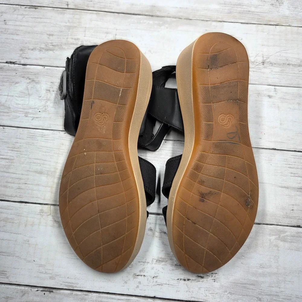 Clarks Cloudsteppers Wedge Sandals Women 8.5 Black Buckle Strap Sporty Damaged